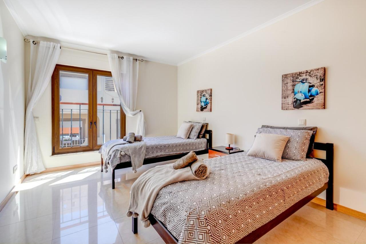 Two Bedroom Apartment With Rooftop Pool In アルヴォル エクステリア 写真